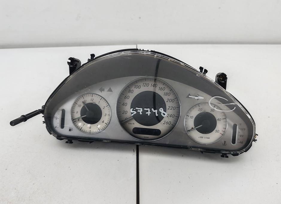 приборная панель Mercedes-Benz E-Класс W211/S211 2002, 2.2 л., дизель, МКПП, серый, седан, 2115403611 - фото №1