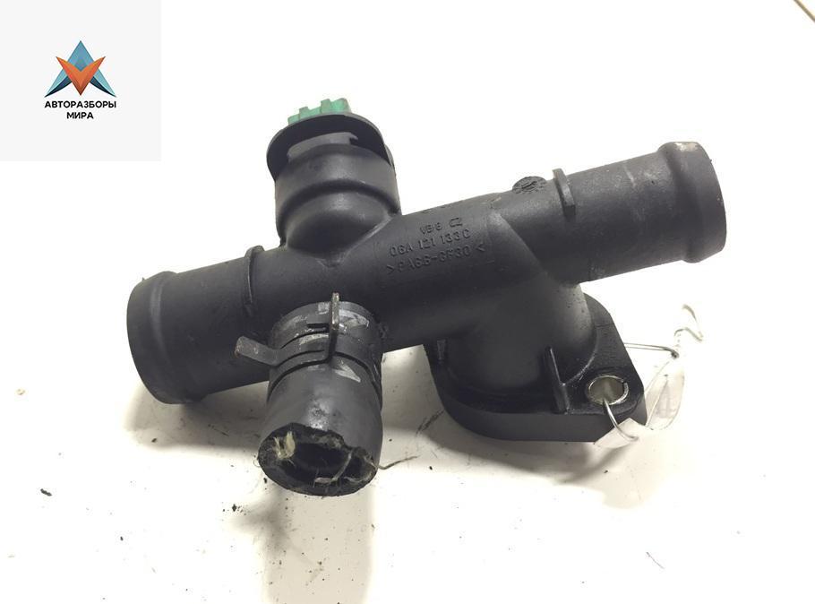 фланец (тройник) системы охлаждения Audi A3 8L 1999, 1.8 л., Ti, бензин, МКПП, серый, хетчбэк 5 дв., 06A121133C - фото №1