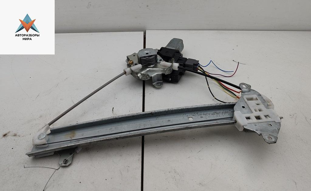 стеклоподъемник электрический задний правый Mitsubishi Outlander 1 поколение 2006, 2.0 л., бензин, МКПП, чёрный, внедорожник 5 дв. - фото №1