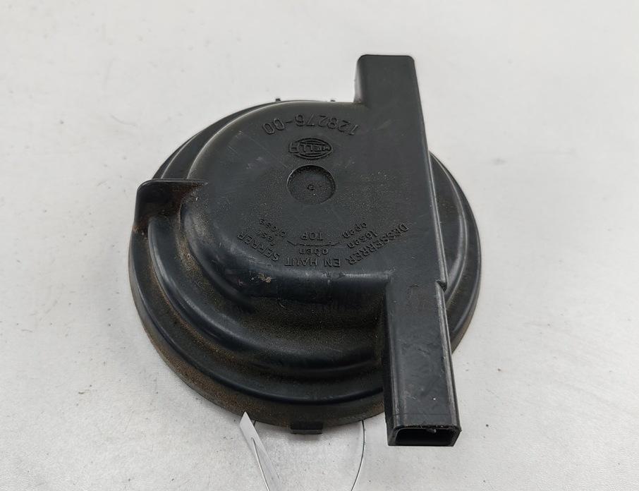 Крышка (заглушка) задняя фары Audi 80 B4 1992, 2.0 л., бензин, МКПП, серый, универсал, 12827600