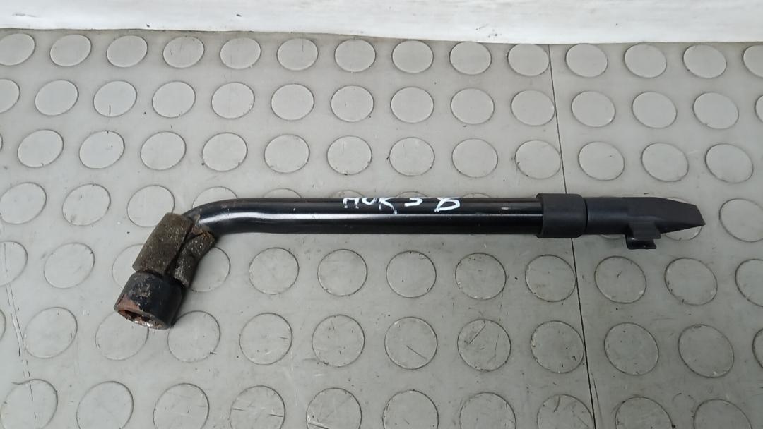 ключ колесный (балонный) Land Rover Freelander 2 поколение 2009, 2.2 л., D TD4, дизель, МКПП, внедорожник 5 дв., LR003271 - фото №1