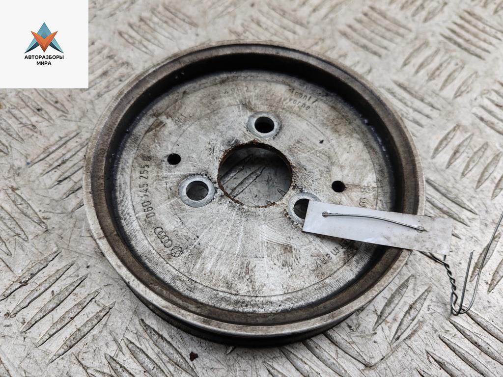 шкив помпы Audi A6 4F/C6 2007, 2.0 л., TFSI, бензин, МКПП, чёрный, седан, 06D145255B - фото №1