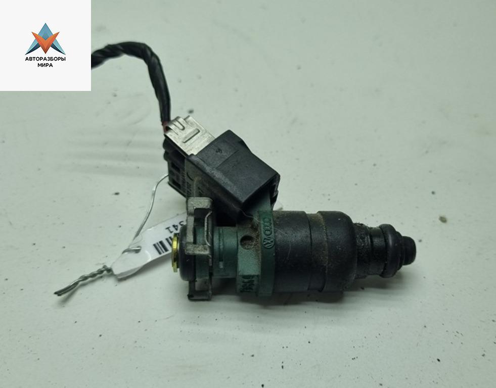 форсунка Skoda Octavia mk1 (A4 1U) 1999, 1.6 л., бензин, МКПП, серый, универсал, 037906031AA - фото №1