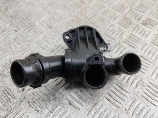 корпус термостата Audi A6 C6 2007, 2.0 л., TFSI, бензин, МКПП, чёрный, седан, 209440639