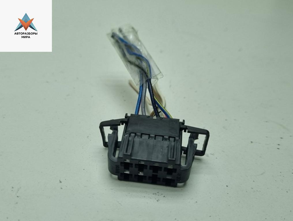 разъем (фишка) проводки Volkswagen Bora 1 поколение 2000, 1.6 л., бензин, МКПП, красный, седан, 1J0972724 - фото №1