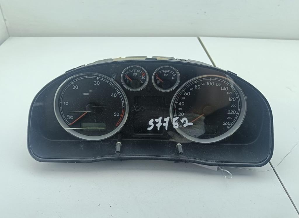 приборная панель Volkswagen Passat B5+ (GP) 2004, 2.5 л., дизель, МКПП, чёрный, универсал, 3B0920829D