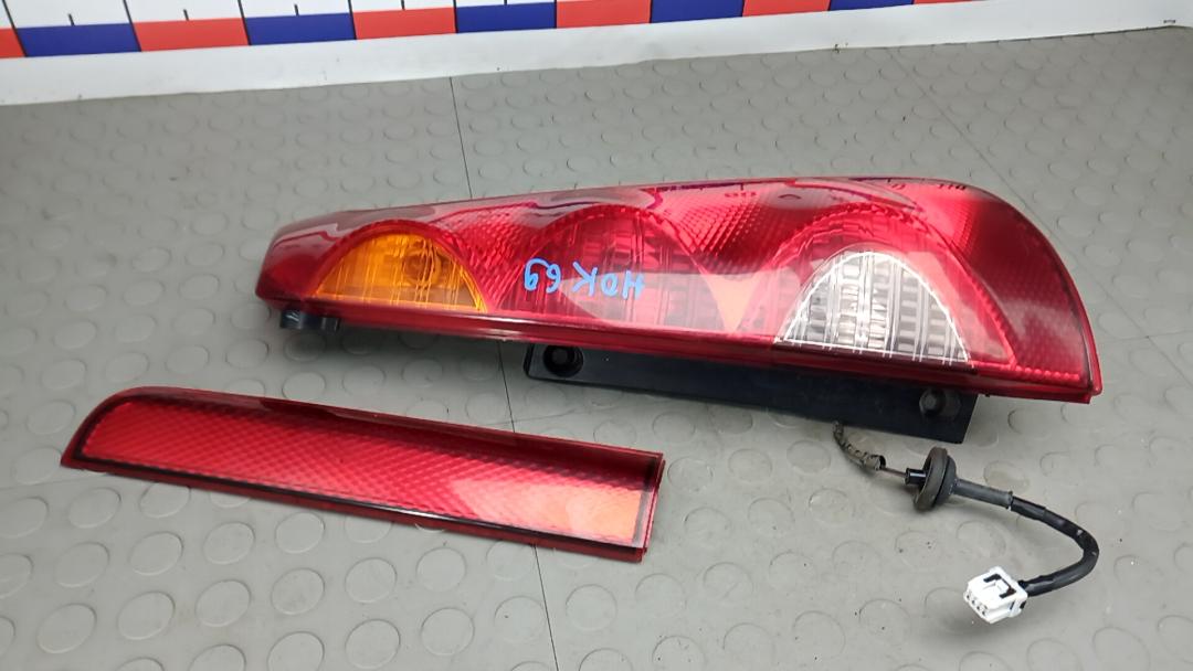 фонарь задний правый Nissan Note E11 2007, 1.4 л., бензин, МКПП, хетчбэк 5 дв. - фото №1