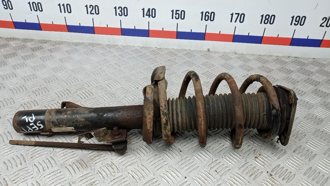 Стойка Ford Kuga 1 поколение 2011, 2.0 л., TDCi 4x4, дизель, МКПП, внедорожник 5 дв. - фото №1