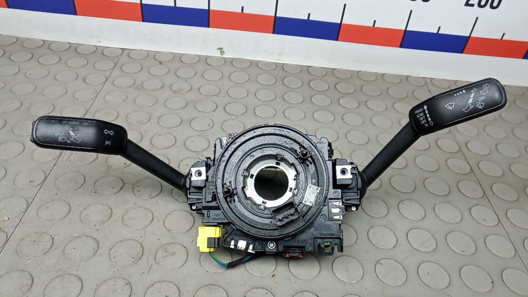 переключатель подрулевой Skoda Octavia 3 поколение (A7) 2014, 1.6 л., дизель, МКПП, хетчбэк 5 дв., 5Q0953507AC, 5Q0953513R, 5Q0953549C - фото №1