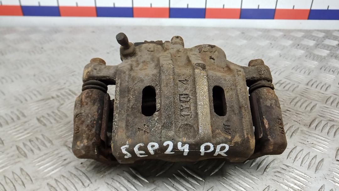 суппорт передний правый Peugeot 4007 1 поколение 2010, 2.2 л., дизель, МКПП, внедорожник 5 дв. - фото №1