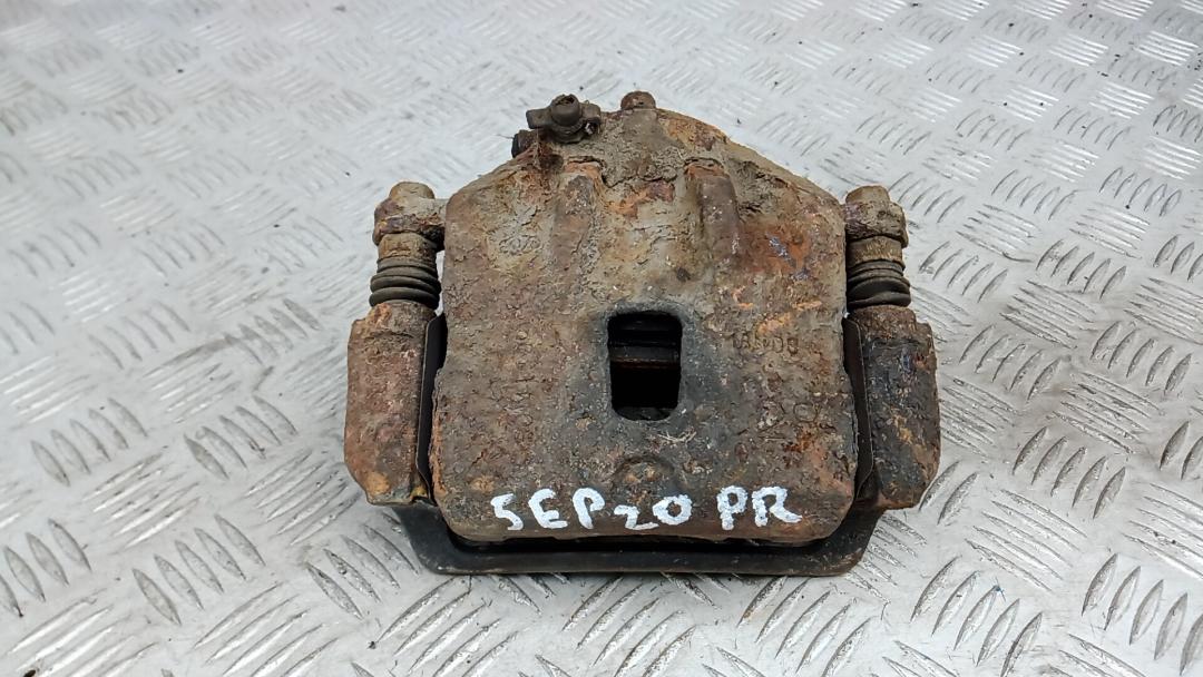 суппорт передний правый Hyundai Tucson 1 поколение 2006, 2.0 л., дизель, МКПП, внедорожник 5 дв. - фото №1