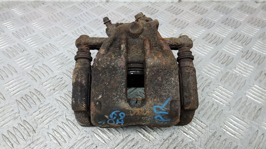 суппорт передний правый Nissan Note E11 2007, 1.4 л., бензин, МКПП, хетчбэк 5 дв. - фото №1