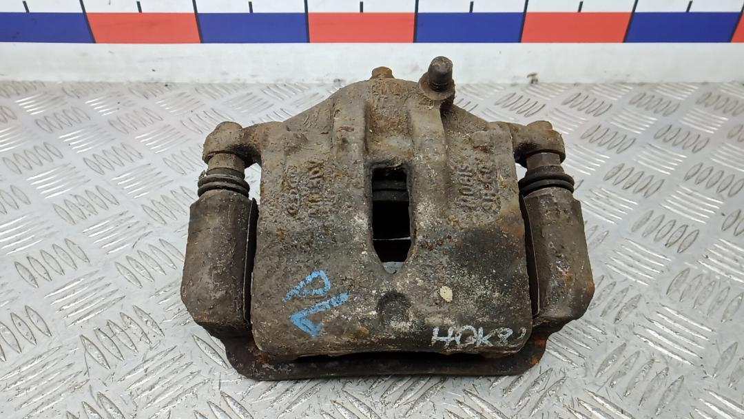 суппорт передний левый Kia Sportage 3 поколение 2013, 1.7 л., дизель, МКПП, внедорожник 5 дв., 581102Y000, 581802SA70 - фото №1