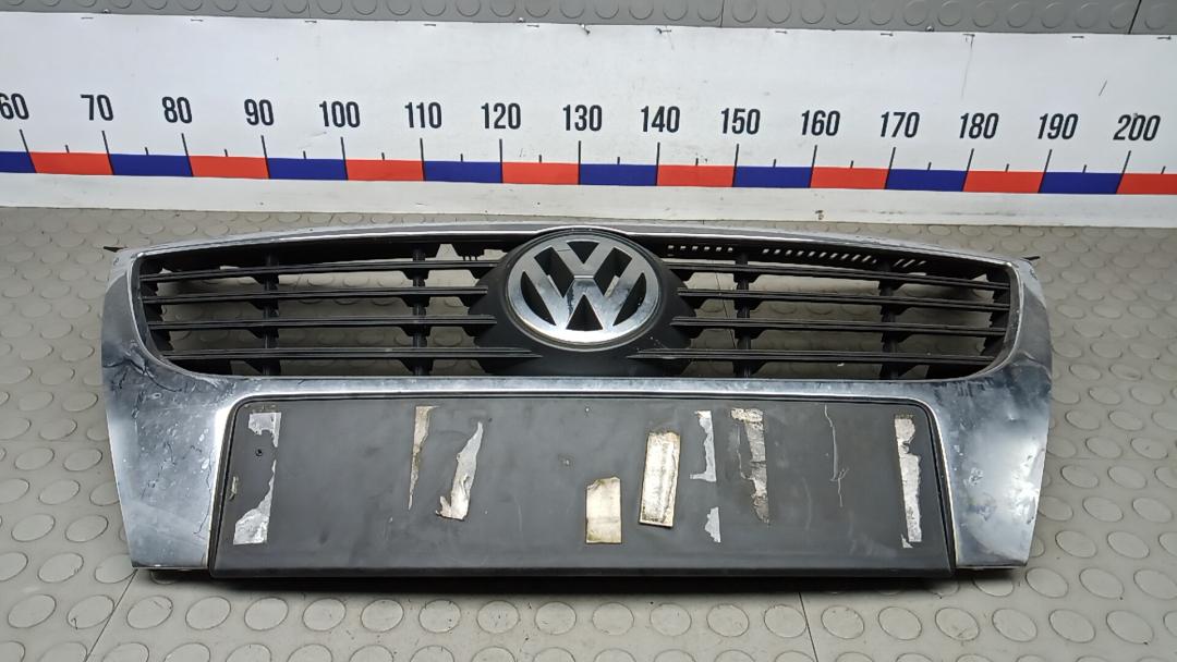 решетка радиатора Volkswagen Passat B6 2007, 2.0 л., дизель, МКПП, универсал - фото №1