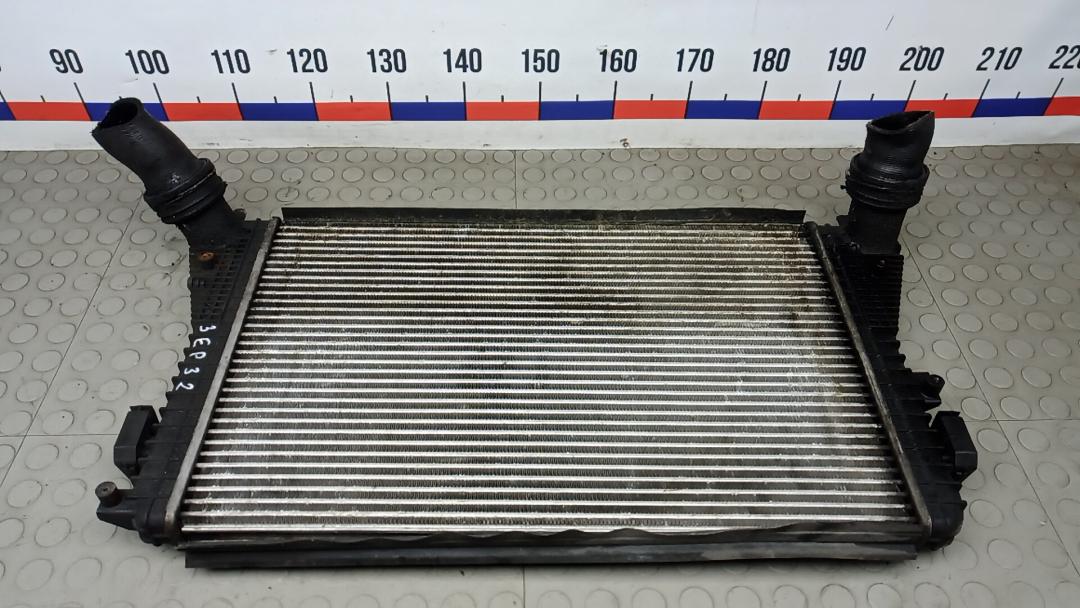 радиатор интеркулера Volkswagen Touran 1 поколение 2005, 1.9 л., дизель, МКПП, минивэн, 1K0145803T - фото №1
