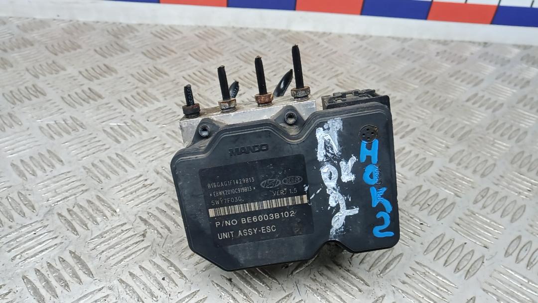 блок ABS Hyundai ix35 1 поколение 2012, 1.6 л., бензин, МКПП, внедорожник 5 дв., 5WY7F03G, 589202Y930 - фото №1
