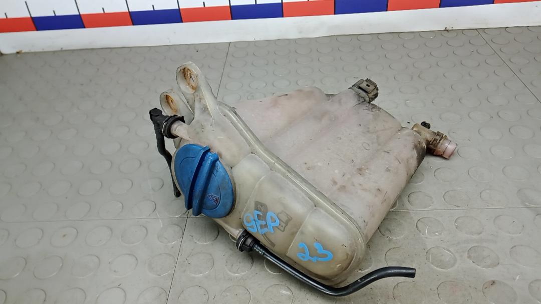 бачок расширительный Audi A4 B8/8K 2008, 3.0 л., дизель, АКПП, универсал, 3B0121321, 8K0121405E - фото №1