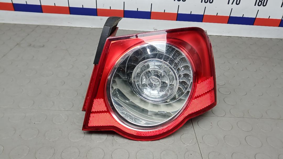 фонарь задний правый Volkswagen Passat B6 2008, 2.0 л., TDi, дизель, МКПП, седан, 3C5945096H - фото №1