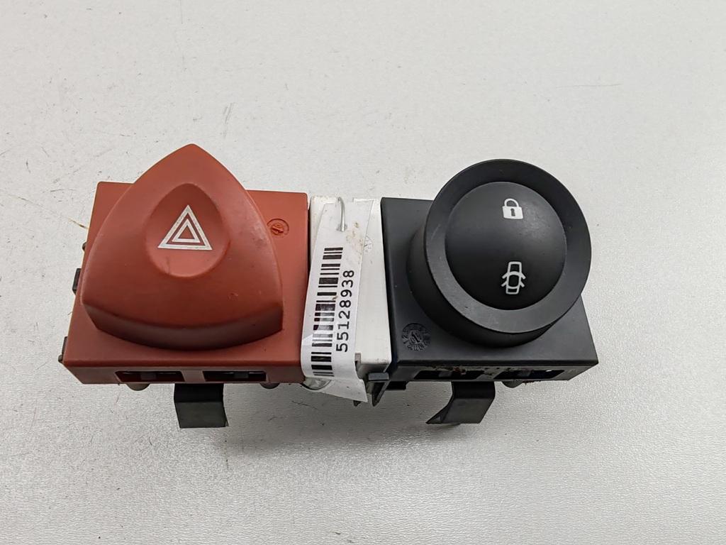 кнопка аварийной сигнализации Renault Megane II 2007, 1.9 л., дизель, МКПП, чёрный, универсал, 8200407415