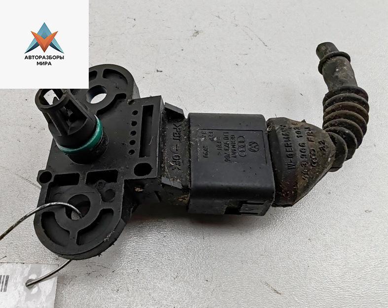 датчик абсолютного давления Audi A4 B6 2003, 2.0 л., бензин, АКПП, чёрный, универсал, 036906051C - фото №1