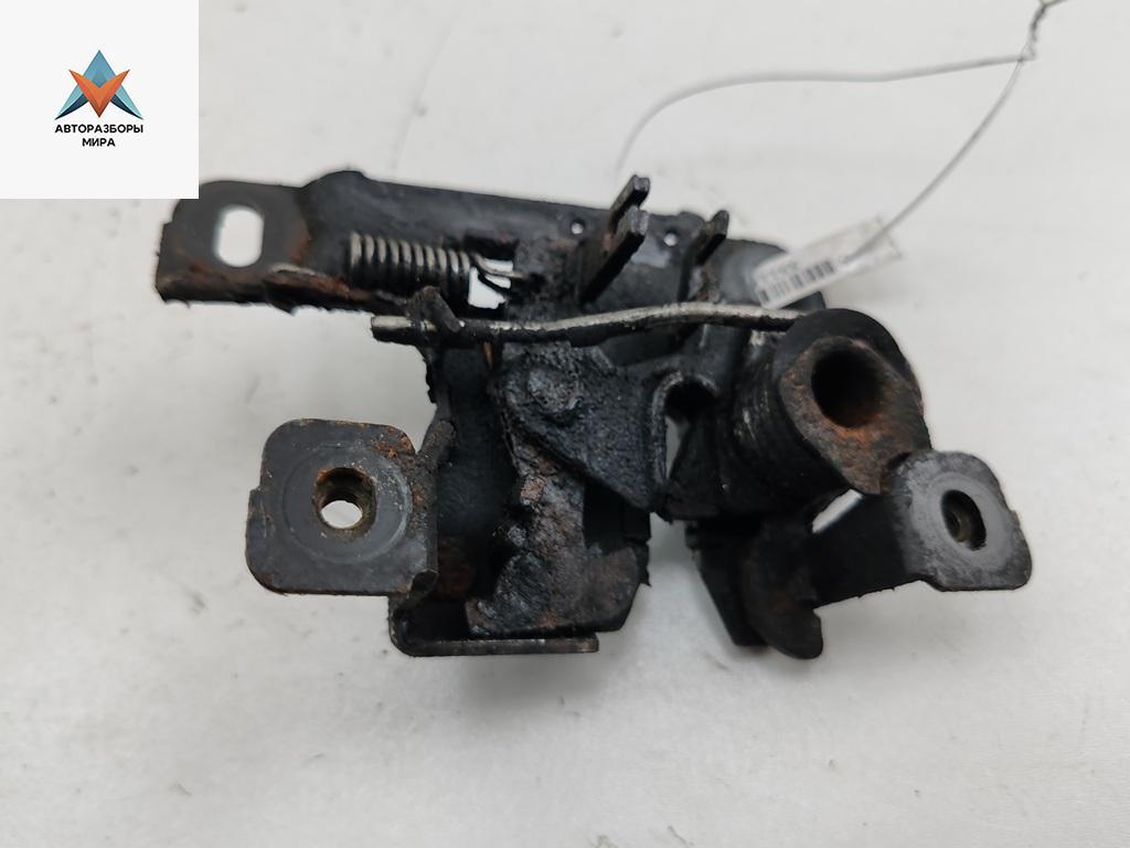 замок капота Audi A4 B5 1997, 1.8 л., бензин, МКПП, серый, универсал, 8D0820509 - фото №1