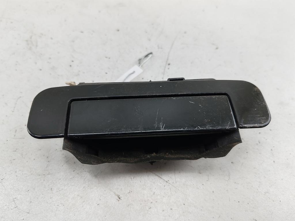 ручка наружная задняя правая Audi A4 B5 1998, 1.6 л., бензин, МКПП, чёрный, седан, 4A0839206