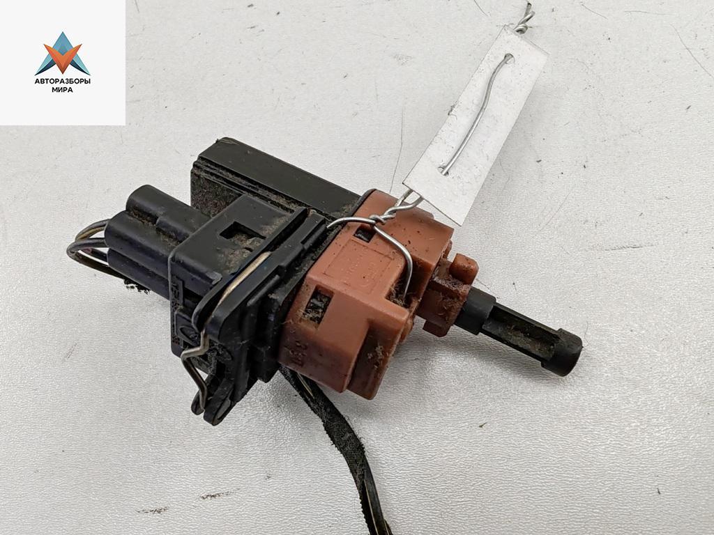 Датчик (включатель) стоп-сигнала Ford Fusion 1 поколение 2003, 1.4 л., бензин, МКПП, чёрный, хетчбэк 5 дв., 258T7C634AA - фото №1