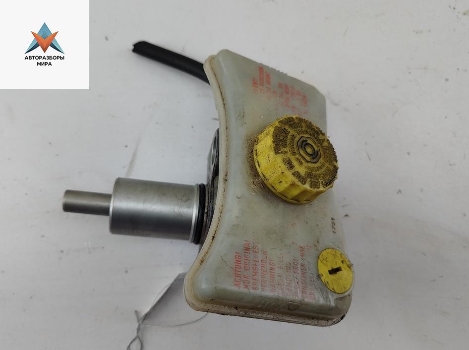 цилиндр тормозной главный Audi A4 B6 2001, 2.0 л., бензин, МКПП, серый, седан, 8E0611301 - фото №1