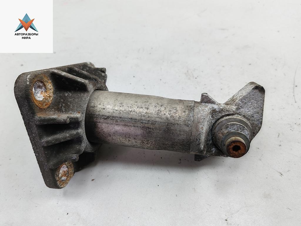 кронштейн переднего бампера Audi A4 B6 2001, 2.0 л., бензин, АКПП, чёрный, универсал, 8E0807133 - фото №1