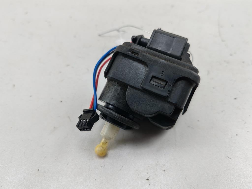 корректор фар Audi A6 4B/C5 1999, 2.4 л., бензин, АКПП, чёрный, универсал, 4B0941295 - фото №1