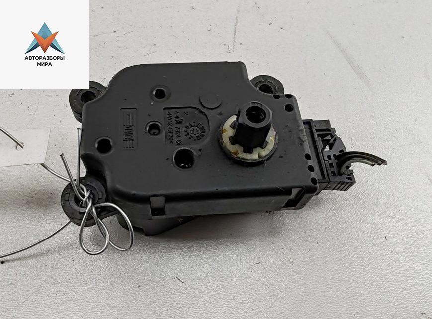 моторчик заслонки печки Mercedes-Benz CLS-Класс C219 2005, 3.5 л., бензин, АКПП, чёрный, седан, 2038201642 - фото №1