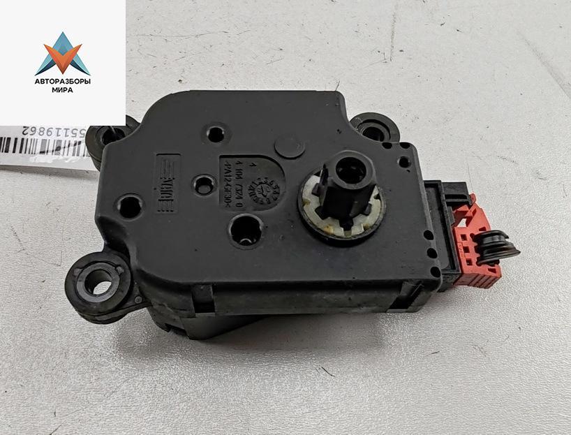 моторчик заслонки печки Mercedes-Benz CLS-Класс C219 2005, 3.5 л., бензин, АКПП, чёрный, седан, 2038201642 - фото №1