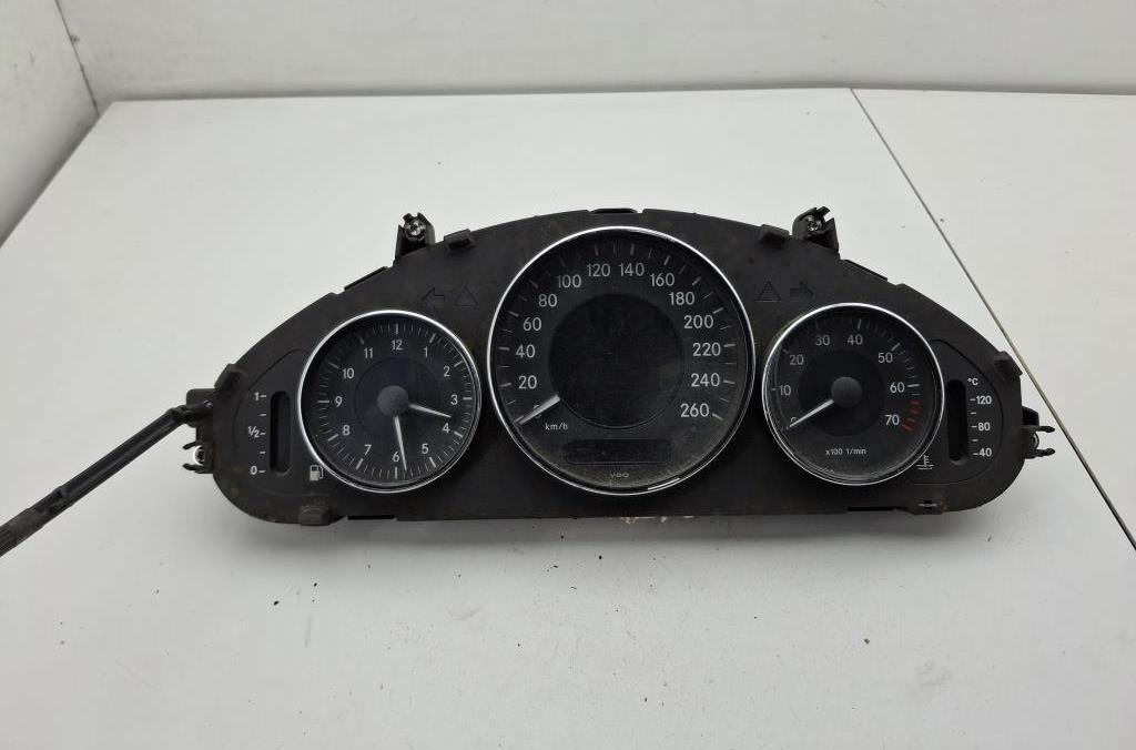 приборная панель Mercedes-Benz CLS-Class C219 2005, 3.5 л., бензин, АКПП, чёрный, седан, 2196404411