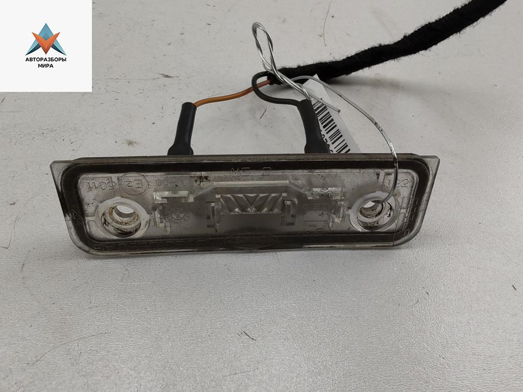 подсветка номера Ford Fusion 1 поколение 2003, 1.4 л., бензин, МКПП, чёрный, хетчбэк 5 дв., 96BG13550AB - фото №1