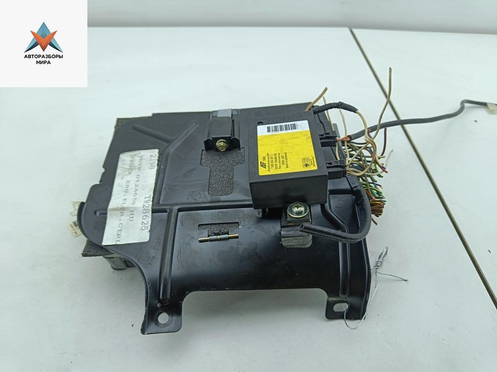 блок управления (другие) Ford Galaxy 1 поколение 1996, 2.0 л., бензин, МКПП, серый, минивэн, 95VW12A650HD - фото №1