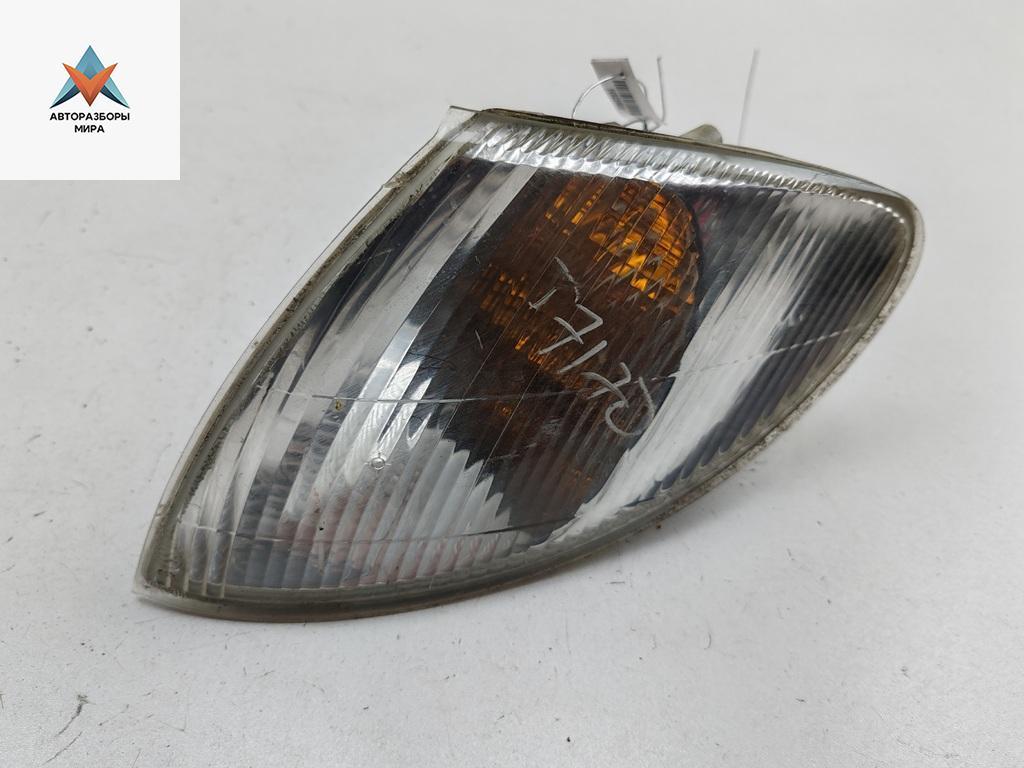 Поворотник (указатель поворота) левый Renault Megane 1 поколение 1996, 1.6 л., бензин, МКПП, красный, хетчбэк 5 дв., 7700831466 - фото №1