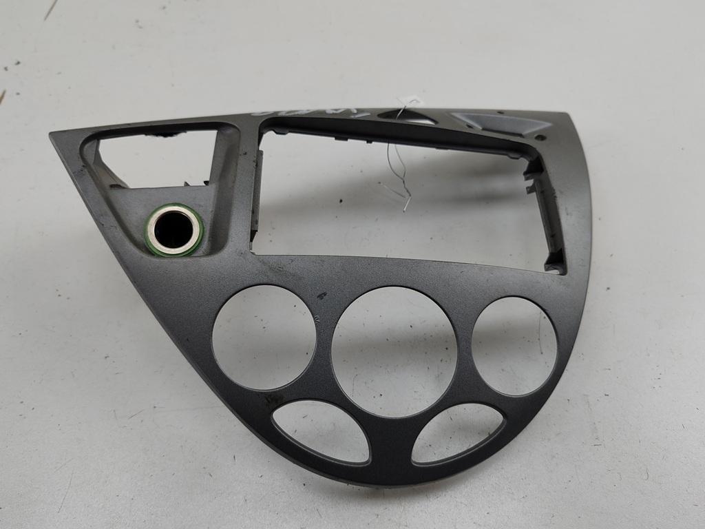 рамка под магнитолу Ford Focus I 2002, 1.8 л., бензин, МКПП, синий, хетчбэк 3 дв., 2M5XA047A04AAW