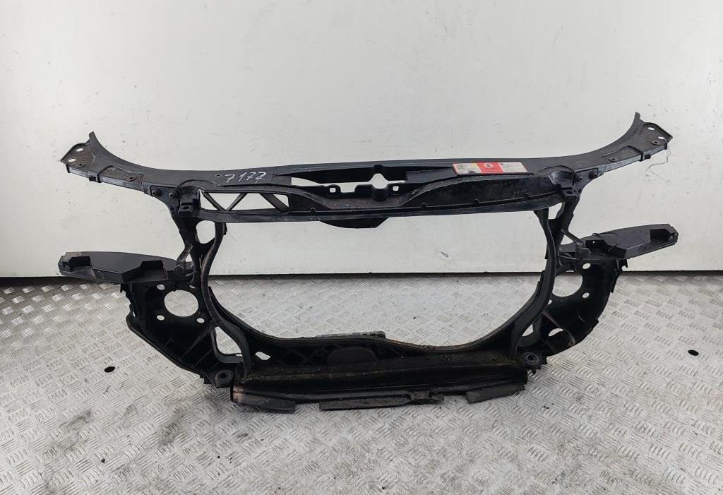Рамка радиатора Audi A4 B6 2001, 2.0 л., бензин, АКПП, чёрный, универсал