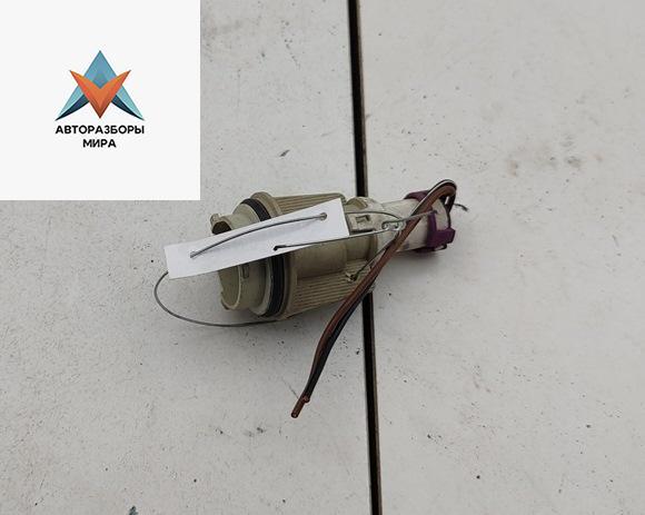 Патрон лампы указателя поворота Volkswagen Passat B5 1998, 1.8 л., бензин, МКПП, синий, универсал, 3B0953123 - фото №1