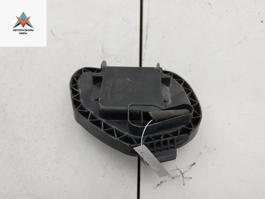 Крышка (заглушка) задняя фары Volkswagen Touran 1 поколение 2005, 2.0 л., бензин, МКПП, красный, минивэн, 1305239235 - фото №1