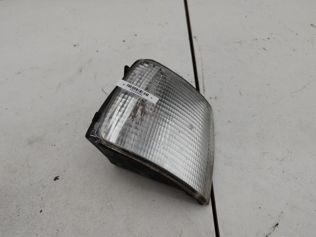 Поворотник (указатель поворота) правый Volkswagen Passat B3 1991, 1.8 л., бензин, МКПП, зелёный, универсал, 357953050A