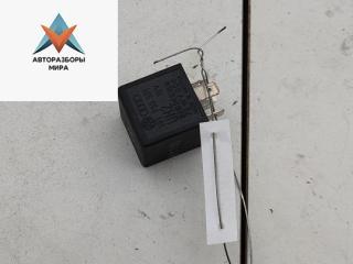 Реле стеклоочистителя (дворников) Volkswagen Passat B3 1991, 1.8 л., бензин, МКПП, зелёный, универсал, 191955531