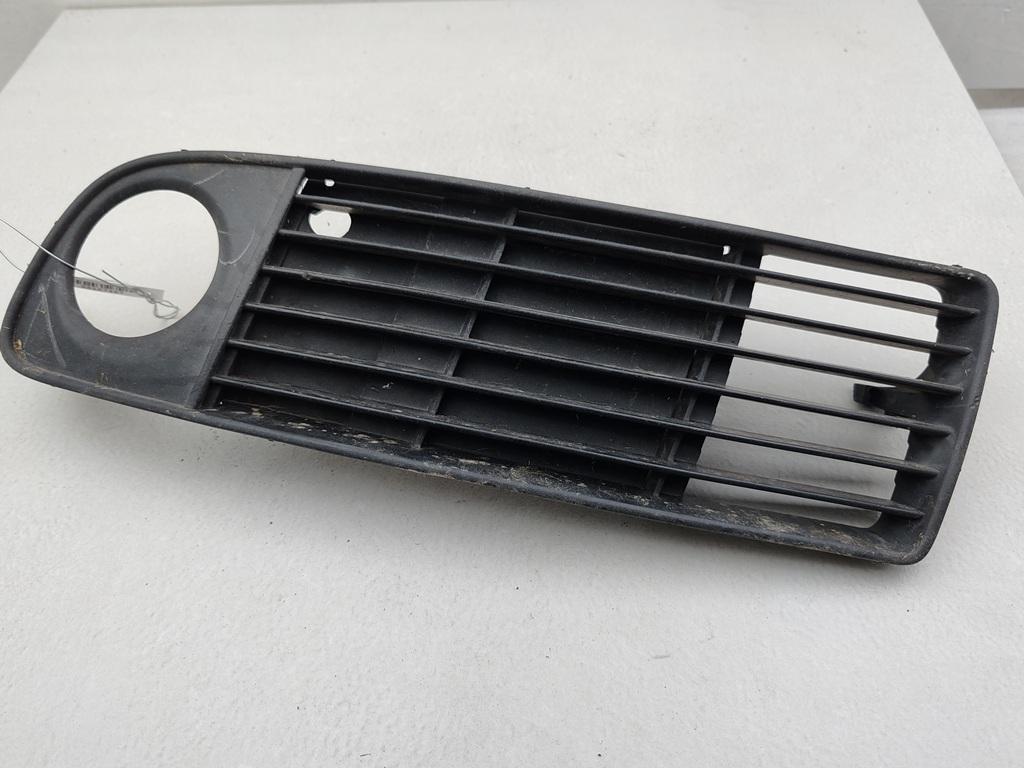 рамка фары противотуманной левой Audi A6 C5 1999, 2.4 л., бензин, АКПП, чёрный, универсал, 4B0807681S