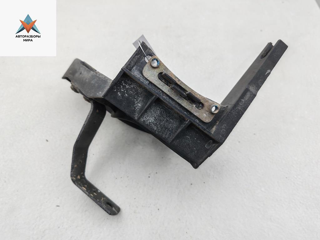 кронштейн (крепление) Audi A6 4B/C5 1998, 2.4 л., бензин, АКПП, серый, седан, 4B0941705B - фото №1