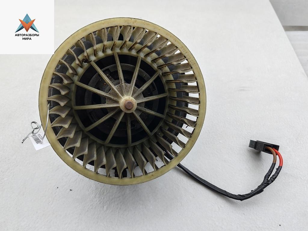 моторчик печки Audi 80 8A/B3 1989, 1.8 л., бензин, АКПП, синий, седан - фото №1