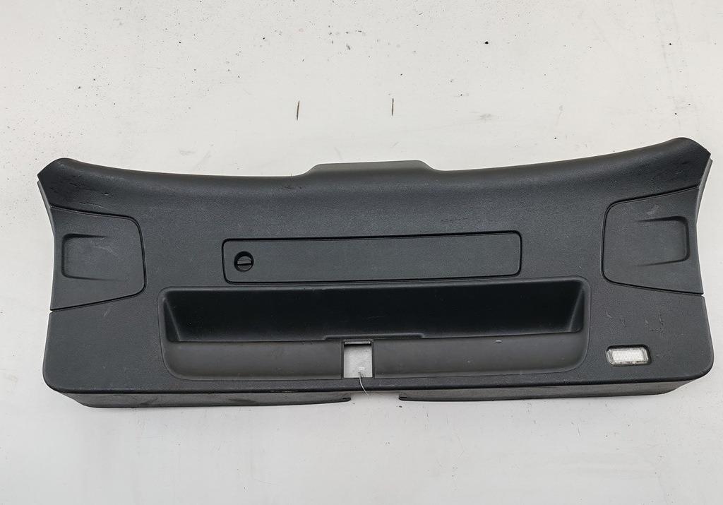 обшивка крышки багажника Audi A4 B8 2009, 2.0 л., дизель, МКПП, чёрный, универсал, 8K9867979