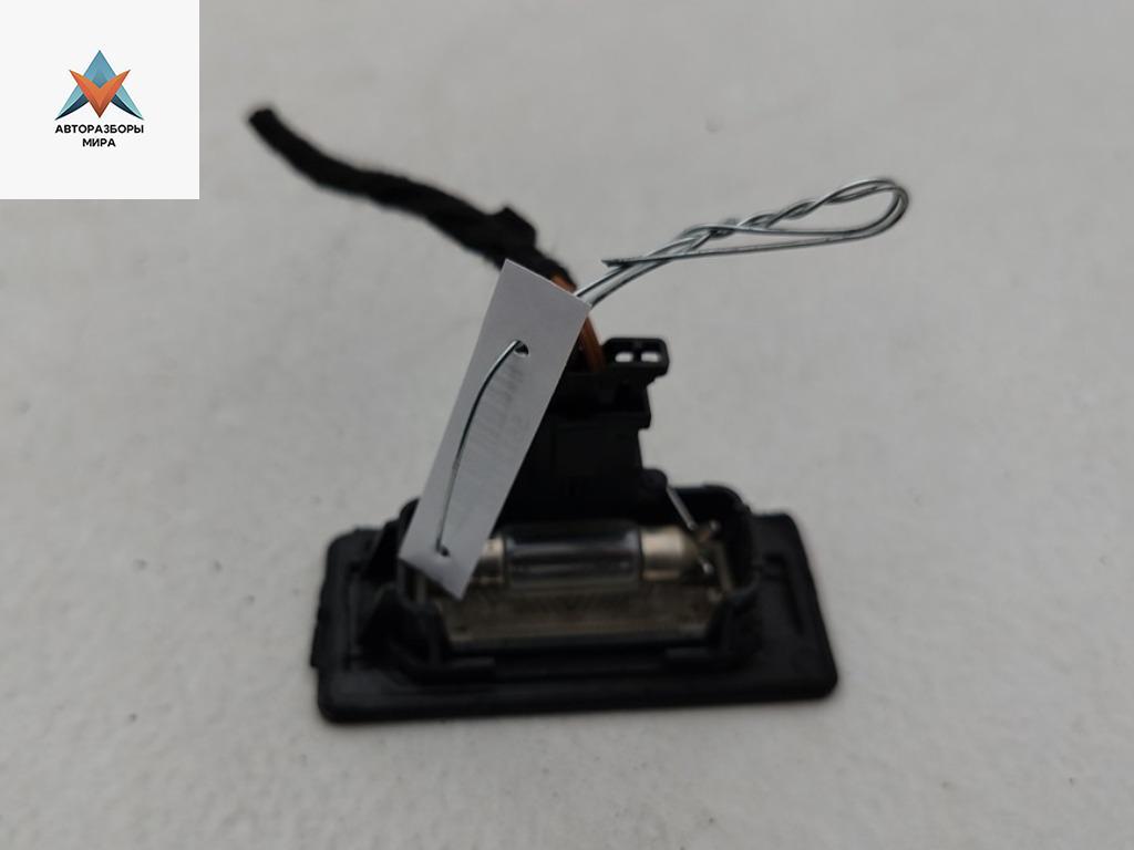 подсветка номера Audi A4 B8/8K 2009, 2.0 л., дизель, МКПП, чёрный, универсал, A046341 - фото №1