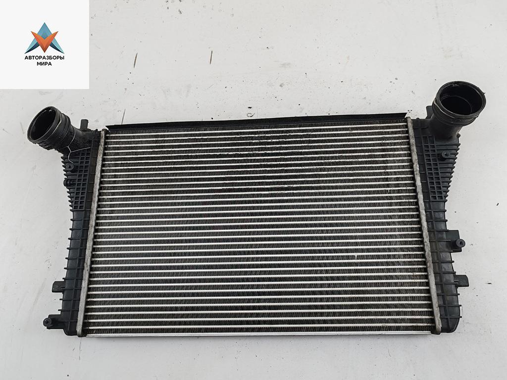 радиатор интеркулера Volkswagen Touran 1 поколение 2005, 2.0 л., дизель, МКПП, серый, минивэн, 1K0145803 - фото №1