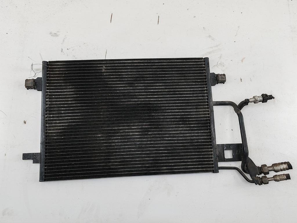 радиатор кондиционера Audi A4 B5 1998, 1.6 л., бензин, МКПП, красный, седан, 8D0260401E