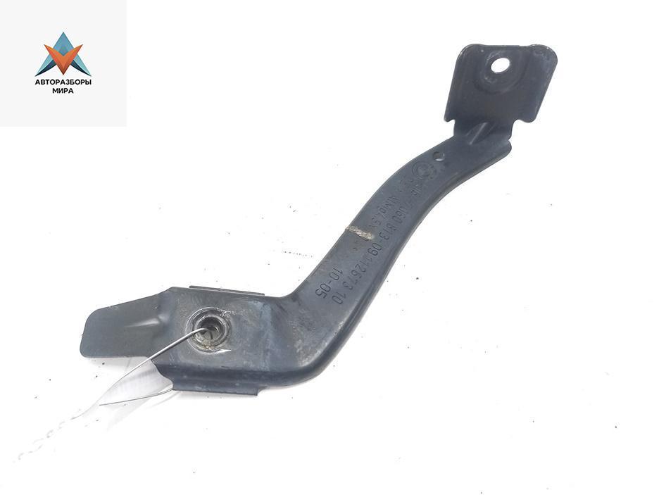 кронштейн (крепление) BMW 5 серия E60/E61 2005, 2.5 л., дизель, АКПП, серый, универсал, 51647060813, 7060813 - фото №1